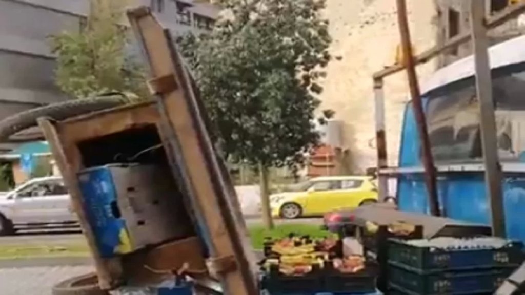 عن صاحب العربة المصادرة.. "معلم ديكور" دفعته الظروف إلى جرّها.. والناشطة نعمت بدر الدين: استدعانا القضاء العسكري ولم نحضر لأنّنا لم نقترف أي جرم!