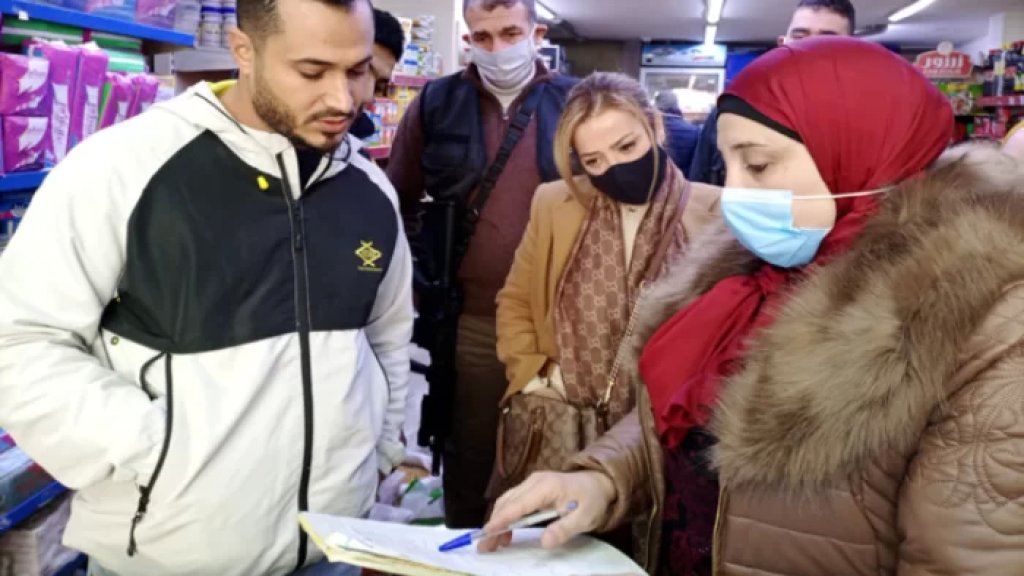 لعدم تخفيضها الاسعار.. محاضر ضبط بحق بعض أصحاب المحال والسوبرماركت في طرابلس 