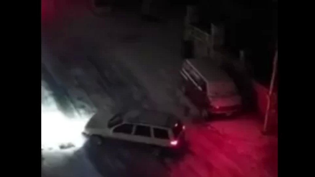 بالفيديو/ منذ قليل في النبي شيت.. مجزرة سيارات بسبب التزحلق! 
