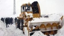 مواطنون عالقون على طريق عام حاصبيا - راشيا نتيجة تراكم الثلوج ويناشدون المعنيين فتح الطريق