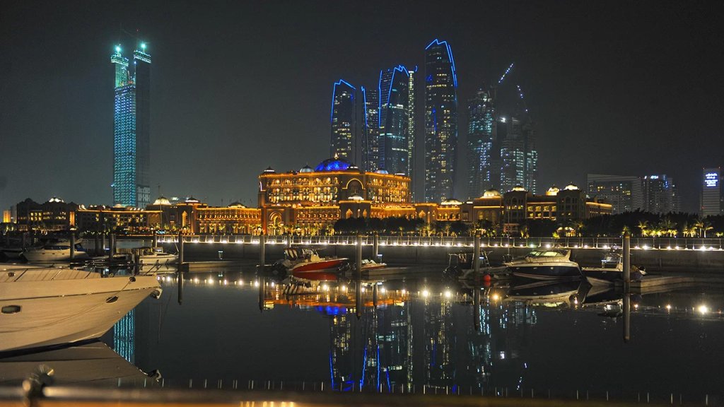 تجدد التوتر في سماء أبو ظبي.. ومجموعة تعلن استهداف منشآت حيوية!