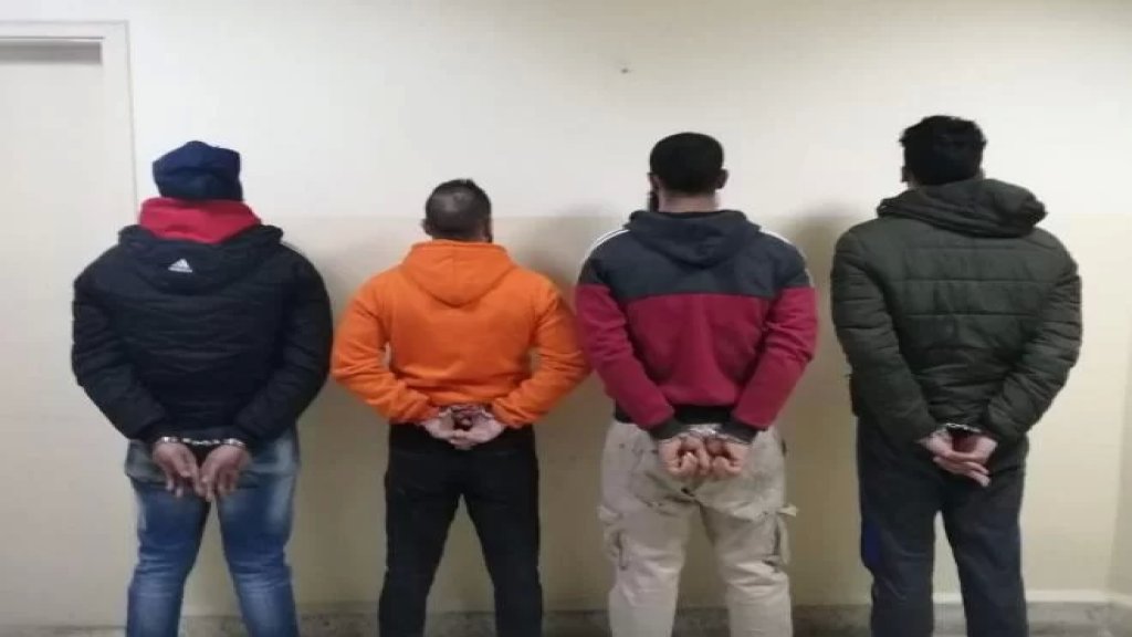 ملثّمون نفذوا عملية سطو مسلح طالت سوبرماركت في طريق الجديدة وسرقوا من الخزنة أكثر من 300 مليون ليرة ليتبين أنهم متواطئين مع نائب المدير !