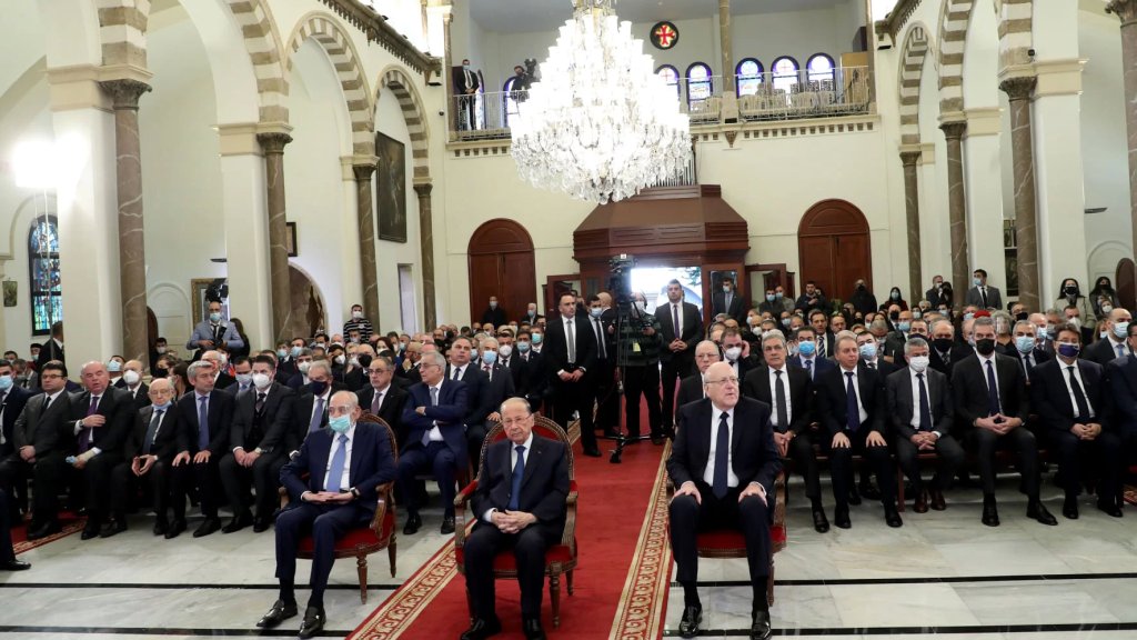 بالفيديو/ وسط هتافات...لحظة دخول الرئيس عون الى قداس عيد مار مارون ظهر اليوم في الجميزة