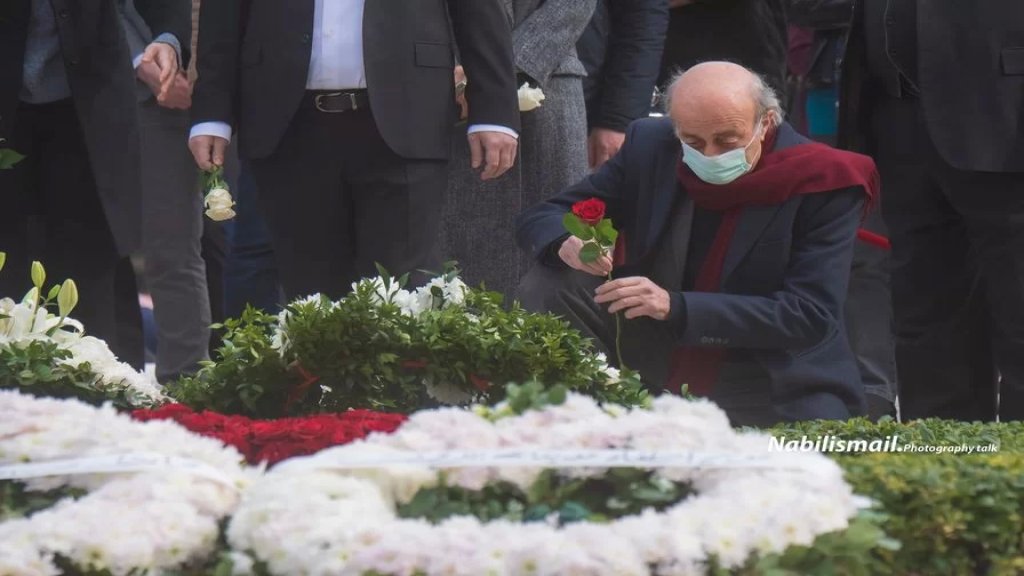 جنبلاط زار وعائلته ضريح الحريري: كتب علينا أن نصمد وسنصمد