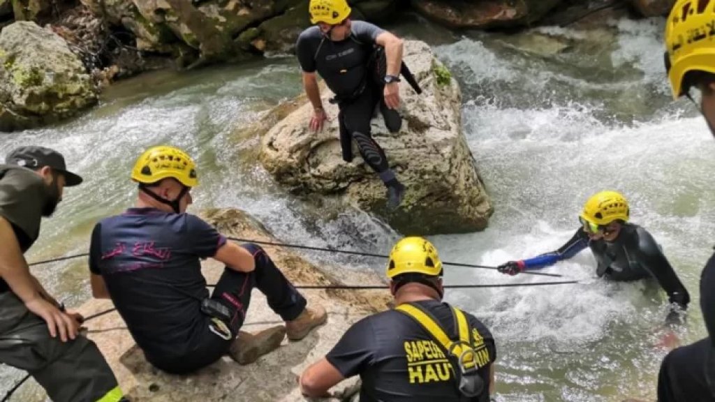 وسط ظروف جوية سيئة وارتفاع منسوب النهر..  وحدة الإنقاذ البحري في الدفاع المدني تبحث عن شاب (23 عاما) الذي سقط عصر أمس في مجرى نهر داريا كسروان