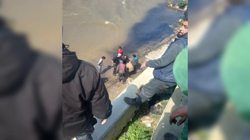 إنقاذ طفلين سقطا في مجرى نهر أبو علي في طرابلس أثناء محاولتهما جمع عبوات من البلاستيك