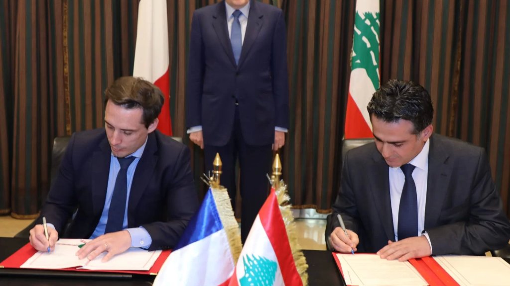 ميقاتي رعى توقيع مذكرة تفاهم لبنانية فرنسية ينال لبنان بموجبها هبة من 50 باصا: "في كل مرة يجد لبنان نفسه في أزمة او حاجة تكون فرنسا حاضرة لمساعدته"