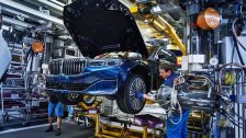 "فولكس فاغن" و"بي أم دبليو" تعلقان عمل مصانع لها في أوروبا بسبب نقص قطع الغيار المستوردة من أوكرانيا