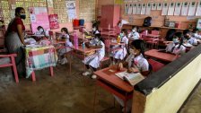 سريلانكا تلغي امتحانات ملايين الطلاب بسبب نقص الأوراق بعد أسوء أزمة مالية!