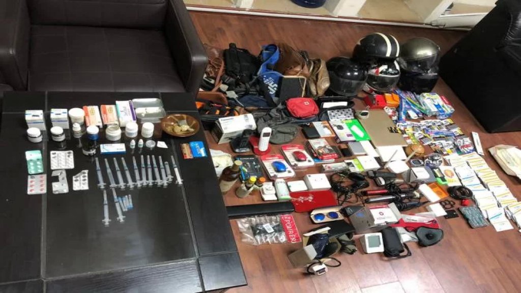 بالصور/ توقيف سارق "منوعات" في البسطة التحتا: أدوية، فراشي أسنان، خوذ واقية، آلات لتصفيف الشّعر وكل ما يخطر على البال!