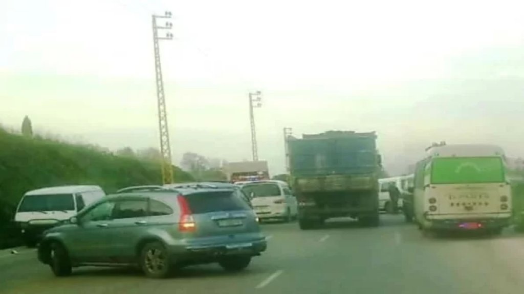 أهالي ضحايا انفجار التليل والمتضررون اعتصموا احتجاجاً على إهمالهم: من بين المصابين كثر لا يستطيعون شراء الادوية ولا ثمن العلاج! 