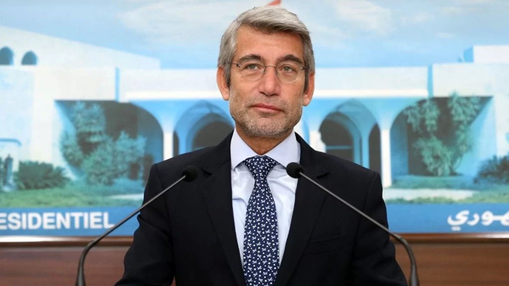 فياض يدعو الشركات المستوردة للنفط للالتزام بتأمين البنزين إلى المحطات