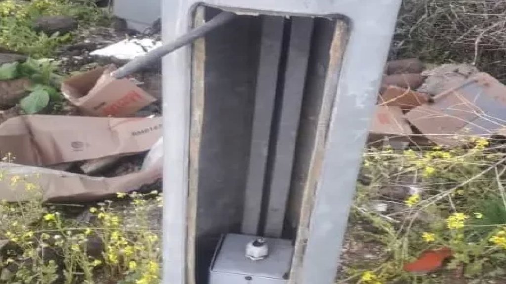 سرقة بطاريات أعمدة الانارة على الطاقة الشمسية في بلدة العباسية!