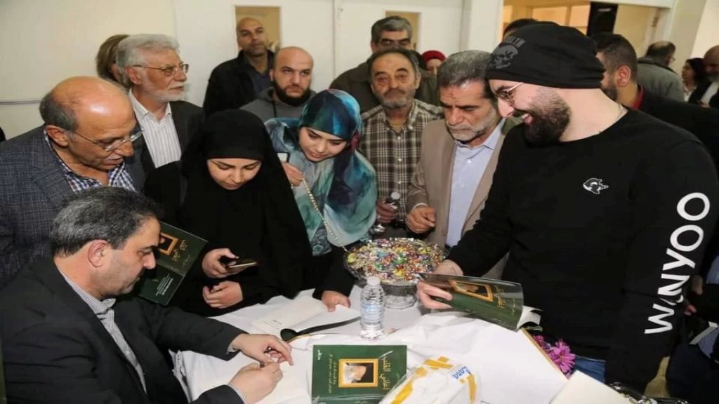 في سابقة لم يشهدها البقاع منذ سنوات.. توقيع حاشد لكتاب أغاني القلب في علي النَّهري