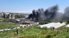 بالفيديو/ الدخان الاسود غطى سماء البداوي... اندلاع حريق كبير داخل احدى مزارع تربية الحيوانات