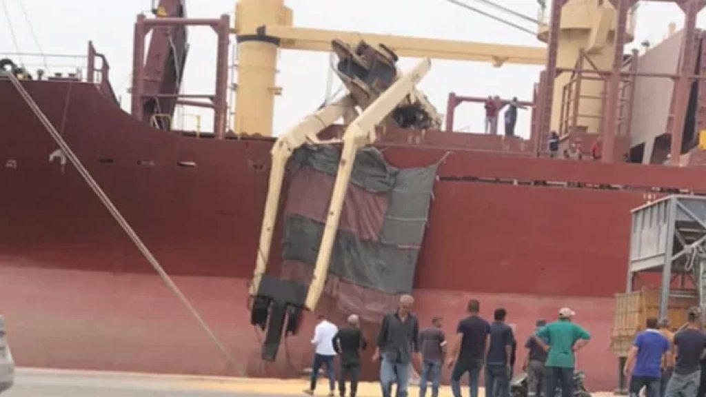 رحل بطريقة مأساوية.. أحد العمال سقط من أعلى ونش في مرفأ طرابلس!