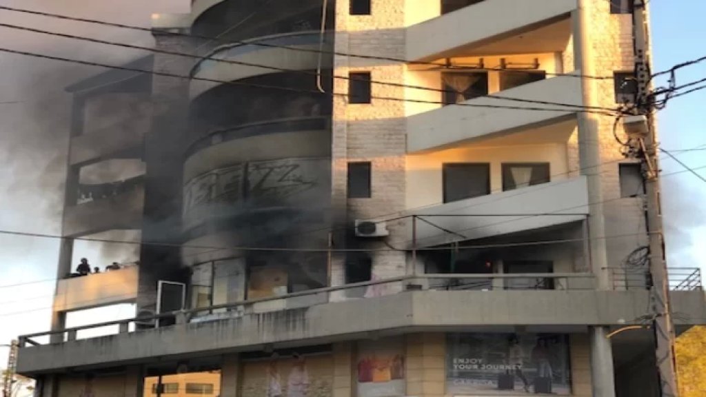 إصابة طفلة جراء اندلاع حريق كبير في إحدى الشقق السكنية في جبيل.. حالتها حرجة!