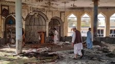 بالفيديو/ عشرات الشهـــ .د/ء والجرحى جراء انفجار في أحد أكبر مساجد الشيعة في أفغانستان	