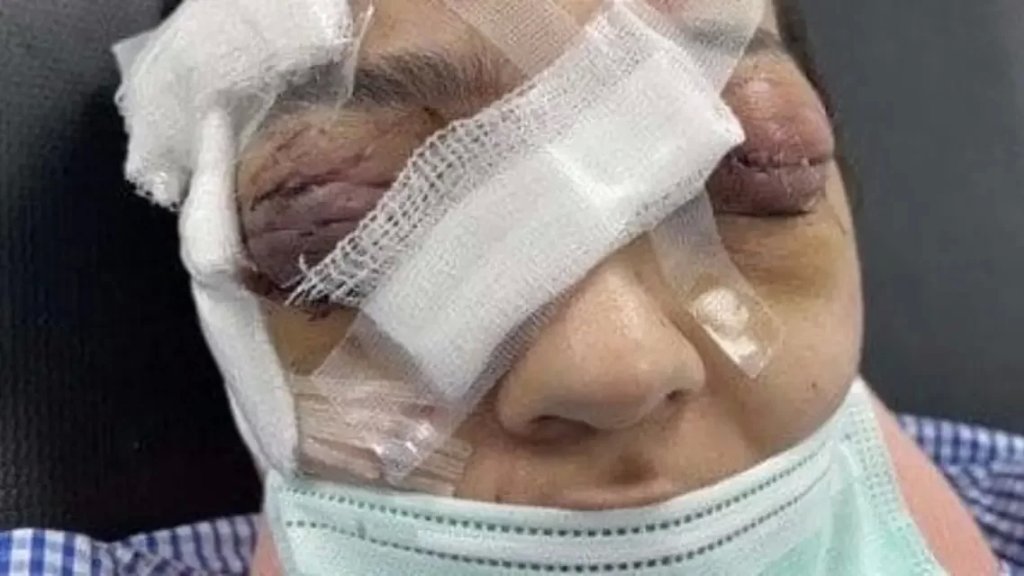زوج يعتدي على زوجته بأسلوب وحشي في السعودية