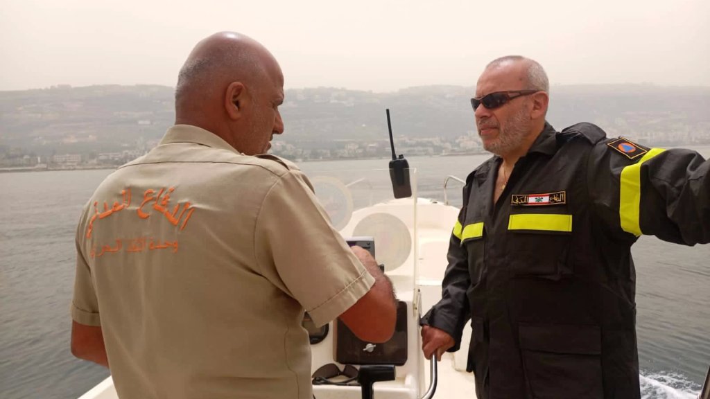 عناصر من وحدة الانقاذ البحري في الدفاع المدني ما زالت تبحث عن مفقودين