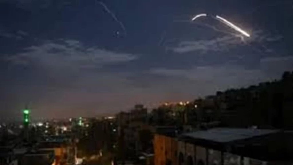 "سانا": عد/ وان إسرائيلي على محيط دمشق فجرًا وارتقاء 4 جنود سوريين وجرح ثلاثة آخرين