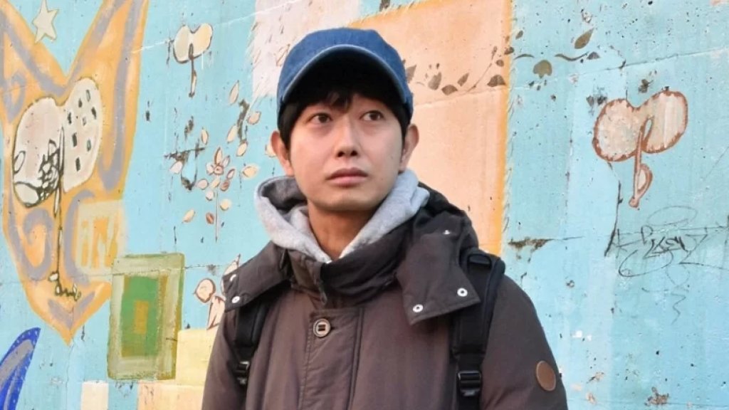 الياباني الذي يكسب المال دون أن يفعل شيئاً.. رجل يعرض استئجاره ليجلس مع الوحيدين مقابل 85$ للجلسة الواحدة!