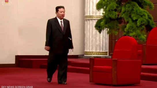 شرطة أزياء في كوريا الشمالية لمكافحة السراويل الضيقة.. كيم جونغ أون يحظر الجينز الضيق والملابس غير المحتشمة!