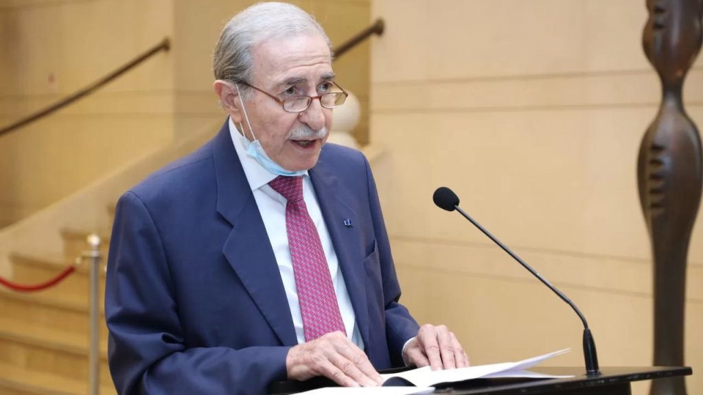 أنور الخليل: "بعد قيامي بواجباتي لم أعد أرى أنّه من الجائز أن أبقى في الندوة البرلمانية عاجزاً عن التطوير الذي كنت أطمح إليه.. أو شاهد زور"