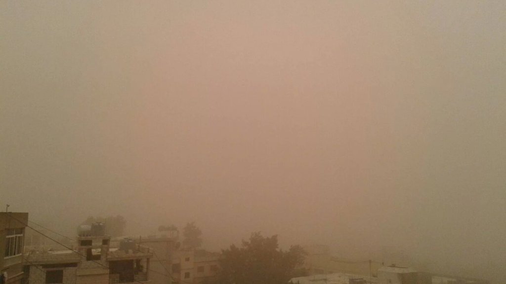 كتل حارّة وجافة محمّلة بالغبار... منخفض جوي متمركز شمال مصر في طريقه إلينا
