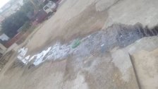أهالي منطقة تول يعانون من تدفق مجاري الصرف الصحي في العديد من الأحياء.. &quot;الوضع خطير جداً على الصحة العامة والبيئة&quot;!