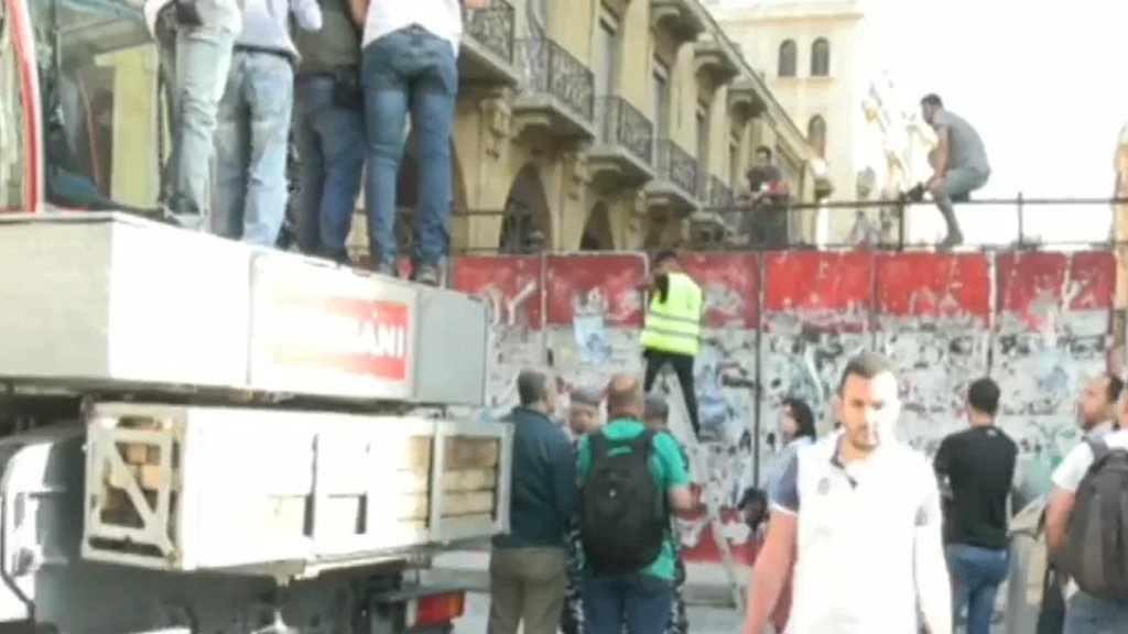بالفيديو/ بدء رفع الجدار الإسمنتيّ والتدابير المتّخذة في محيط مجلس النواب!