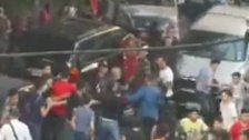 بالفيديو/ حادث مخيف... إشكال في منطقة المريجة وسيارة تدهس عدد من المواطنين!