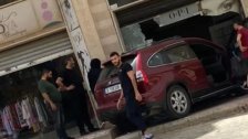 سيارة اجتاحت أحد المحال على طريق الدورة في بنت جبيل.. ولا إصابات!