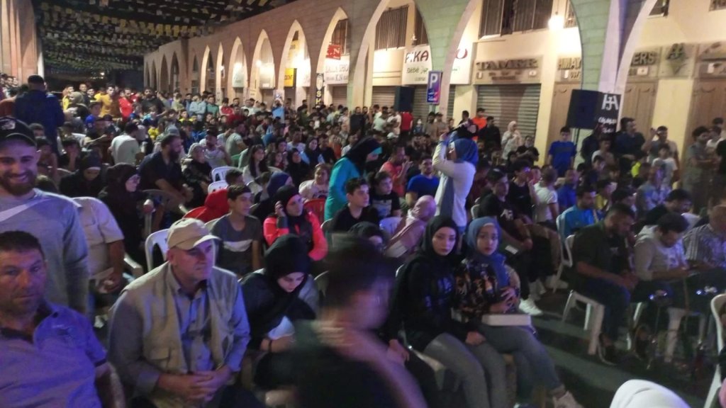 بالصور/ مباشر من سوق مدينة بنت جبيل لحضور مباراة نهائي ابطال اوروبا على شاشة الكترونية عملاقة