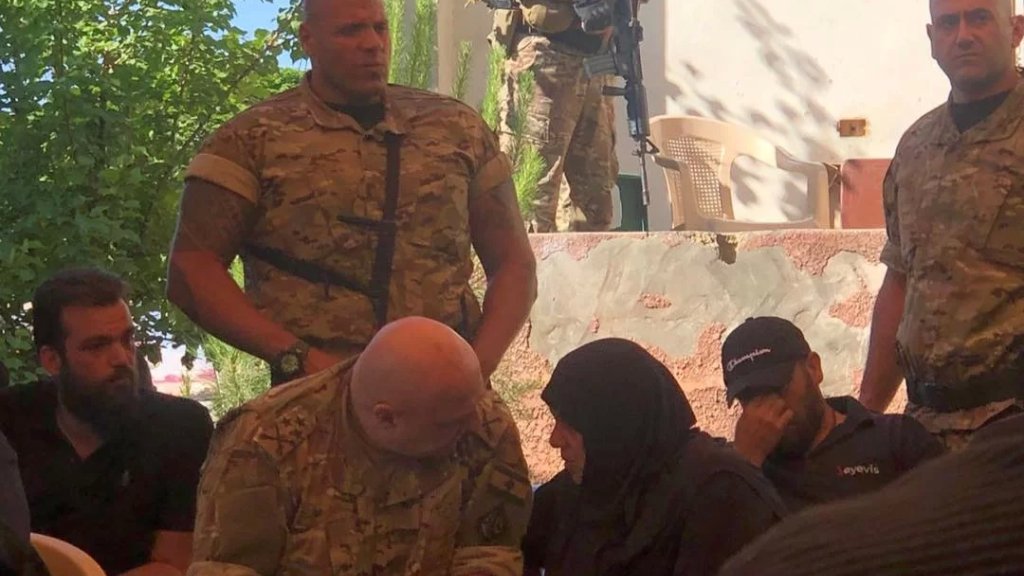 بالفيديو/ قائد الجيش يزور بعلبك ويعزي اهل الشـ/ـهـيـد العريف زين العابدين شمص