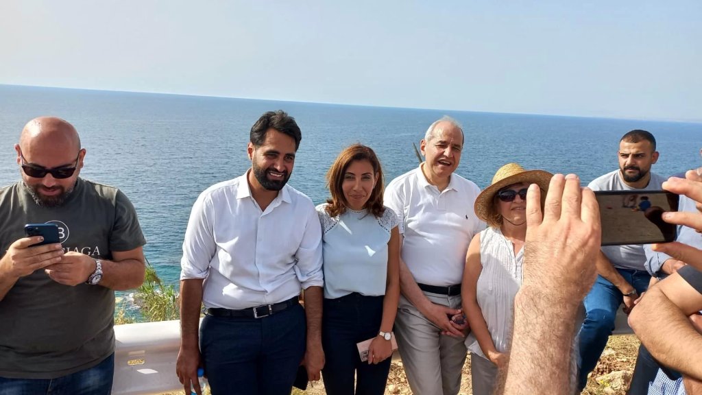 بالصور/ "لا نقبل التفريط بثرواتنا"... وقفة لنواب التغيير في الناقورة!