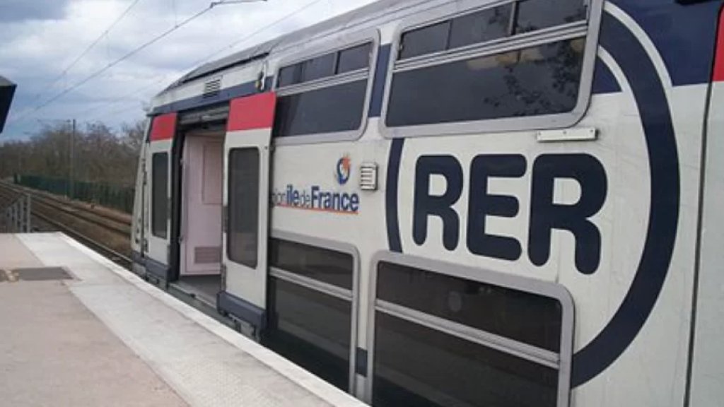 حساب شبكة نقل فرنسية عبر "تويتر" يرد بـ"اللبناني" : "دخيلك.. شو في؟"