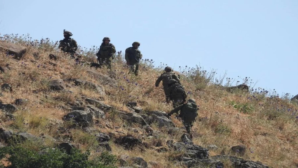 قوة مشاة "اسرائيلية" مؤلفة من حوالي 25 عنصراً تجتاز الشريط التقني عند منتزهات الوزاني.. توجهت نحو مجرى النهر وتقوم بعملية مسح!