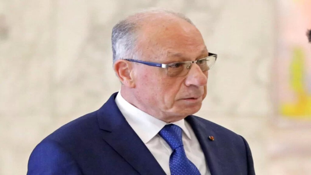 وزير الدفاع: وقف العمل بقرار تجميد مفعول رخص حمل الاسلحة على كافة الاراضي اللبنانية