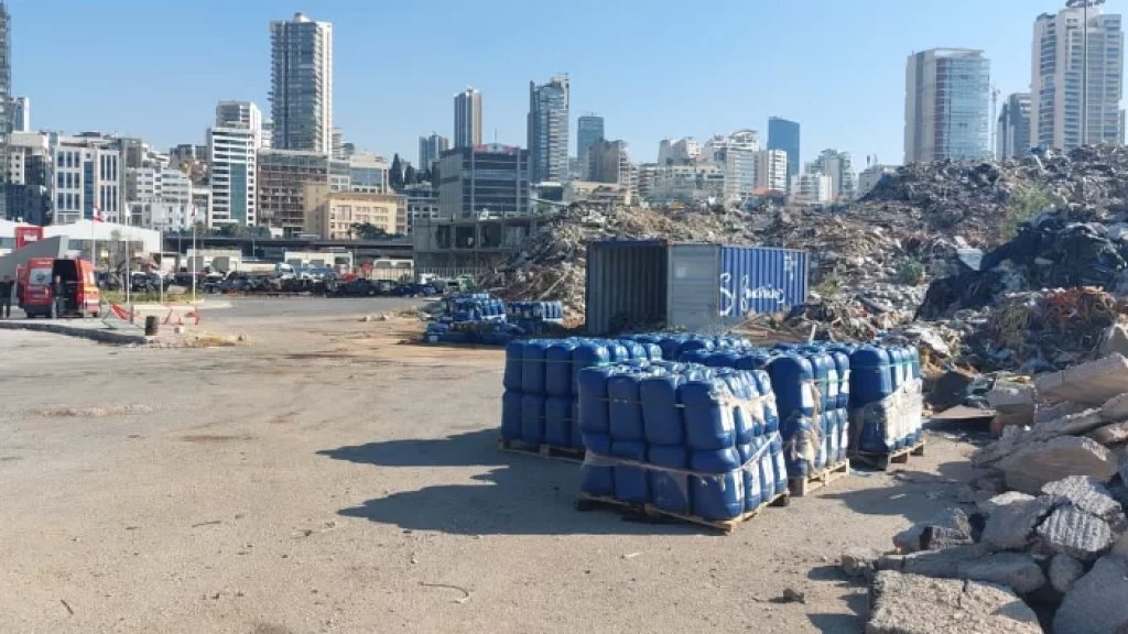 بلدية بيروت: وحدة التدخل الكيميائي في فوج إطفاء بيروت تمكنت من معالجة تسرب لمادة حمض الكبريت من غالونات مخزنة في المرفأ