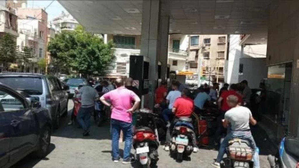 وزارة الطاقة بعد طوابير البنزين: ننفي الشائعات عن النقص في المادة أو التوجه للتسعير بالدولار