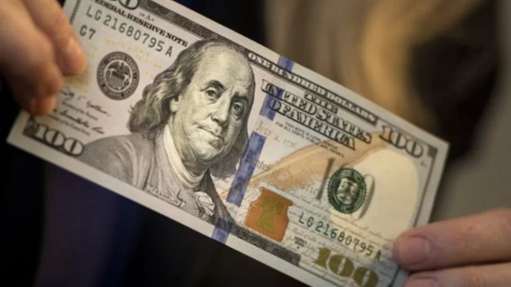 أمن الدولة توقف 3 سوريين في تبنين يروجون عملة مزيفة من فئة الـ100 دولار في قرى قضاء بنت جبيل