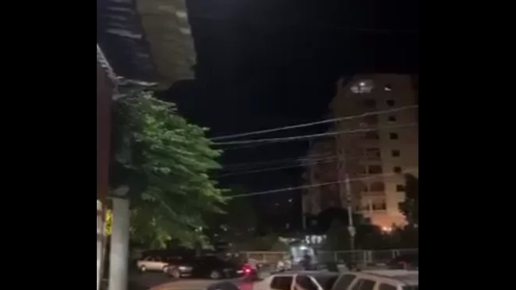 فيديو متداول: اطلاق نار كثيف في طرابلس من قبل أهالي ضحايا قارب الموت احتجاجًا على تأخر انتشال جثـ.ـث ذويهم من البحر