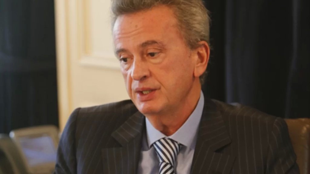 دورية أمن الدولة تدخل فيلا حاكم مصرف لبنان في الرابية والقاضية &lrm;غادة عون تشرف شخصياً على التفتيش 