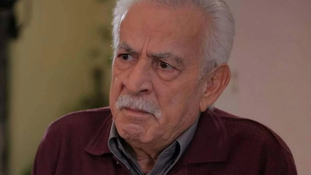 بعد خضوعه لعملية جراحية عقب تعرضه لوعكة صحية.. ابن الممثل الكبير أحمد الزين يطمئن المحبين