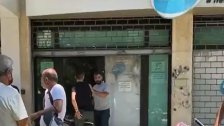محتجون أغلقوا شركة TOUCH في طرابلس وطلبوا من الموظفين مغادرة المكاتب