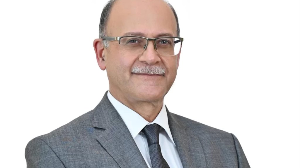  إنجاز للطبيب اللبناني عماد الكبي في الإمارات.. تمكن من تشخيص حالة مرضية جينية نادرة لشاب اماراتي