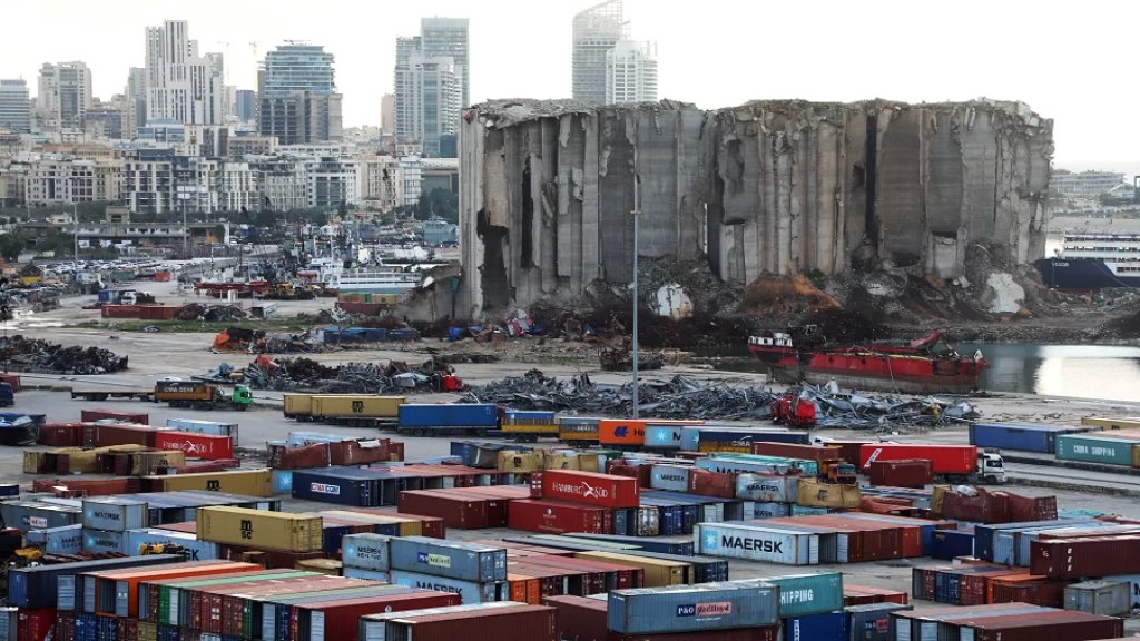 انفراج جزئيّ في أزمة المواد الغذائيّة العالقة في المرفأ.. "لا تزال سليمة وستخضع لتحاليل قبل توزيعها على الأراضي اللبنانية"