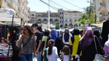 زحمة مغتربين من بلاد الإنتشار في سوق الخميس في بنت جبيل.. لأنو العيد بين الأهل أحلى رغم كل الظروف (صور وفيديو)