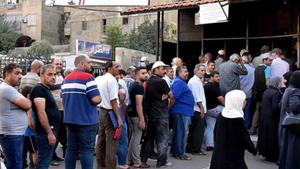 إشكال بين مجموعة من المواطنين أمام أفران القصر في منطقة المنية بسبب التدافع على شراء الخبز 